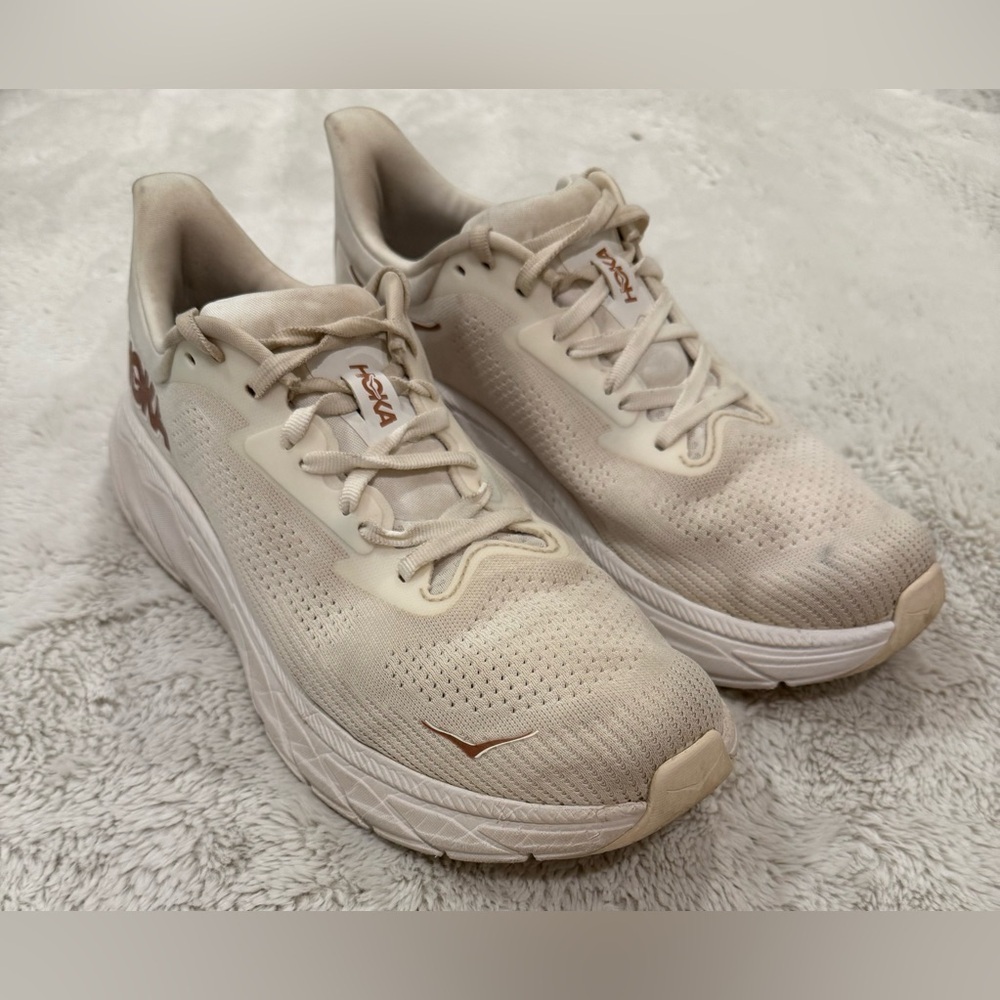 Hoka One One Arahi 7 – Women’s Size 11 – Cream & Pink